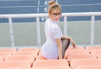 AISS爱丝(黄金版) - 最新！索菲的美图，你能想象这就是那位秋日女神吗？感觉她随时都会灵动起来