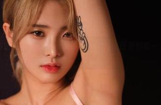 这牛仔裤真的是个魔法，Hyoyeon(김효연)图册里的每一张都在讲故事。