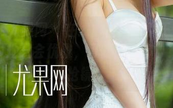 UGirls尤果网 - 在线！白熙萌女王作品：你以为她只会优雅，可我告诉你，她还会抢镜！
