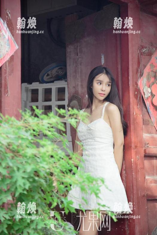 UGirls尤果网 - 白衬衫合集：谭晓彤的那些时刻，配壁纸一定会心动！