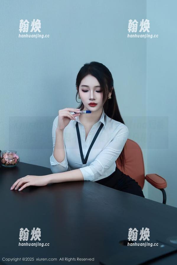 Xiuren秀人网 - 定制版双笙Alina短裤写真：让你忍不住想要模仿的风格！