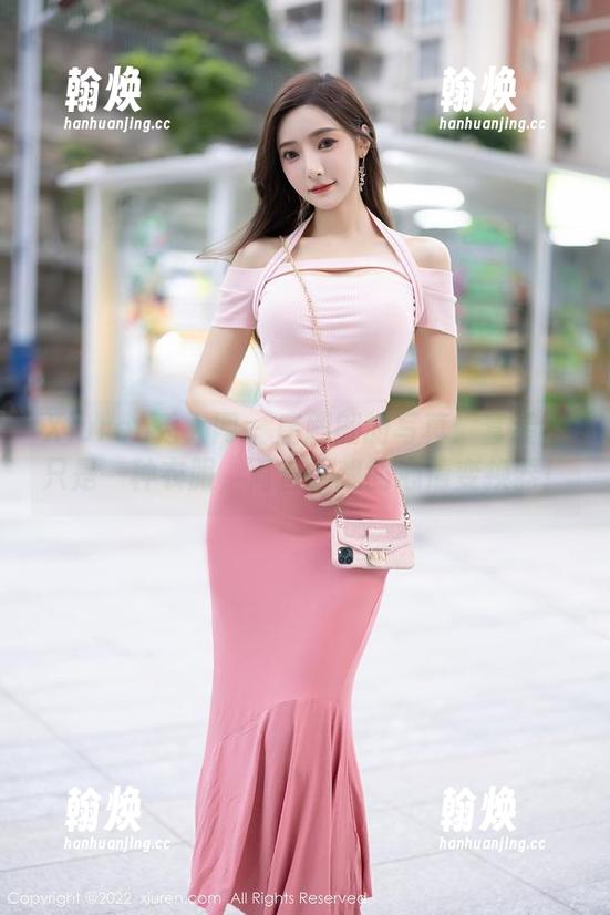 Xiuren秀人网 - 唐翩翩的写真：套装不只是一种衣服，简直是我的心情变换器！