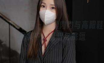 Xiuren秀人网 - 揉揉肉肉与高跟鞋：作品集中的羞涩与挑逗