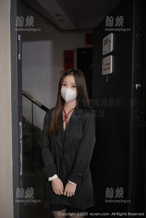 Xiuren秀人网 - 揉揉肉肉与高跟鞋：作品集中的羞涩与挑逗