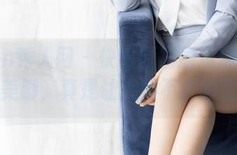 Xiuren秀人网 - 快看原图展现油田溪溪的美脚，真是让人移不开眼啊！