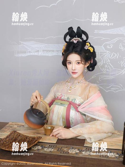 Xiuren秀人网 - 猫咪巨臀妹妹的女友图集：她爱猫如命，你问我为什么？因为我也是！