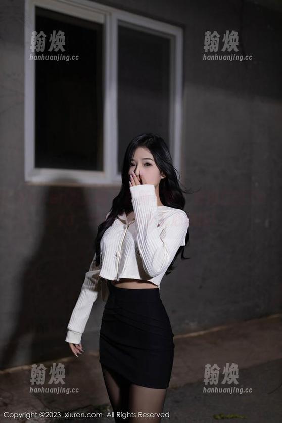 Xiuren秀人网-白微Sera Xiuren秀人网 - 最新写真:御姐白微Sera,挑战你的少女心极限!