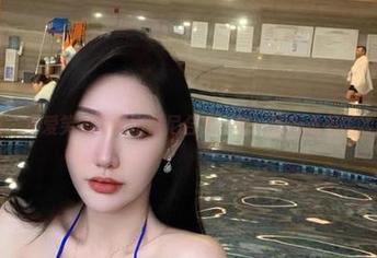 微密圈 - 不爱笑的赛琳比基尼合集：每一张都透着微妙的腼腆