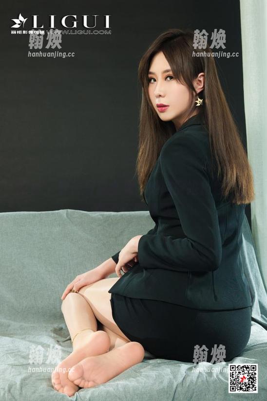 丽柜 - 钟晴写真全集：她的厨娘角色，无处不在的诱惑