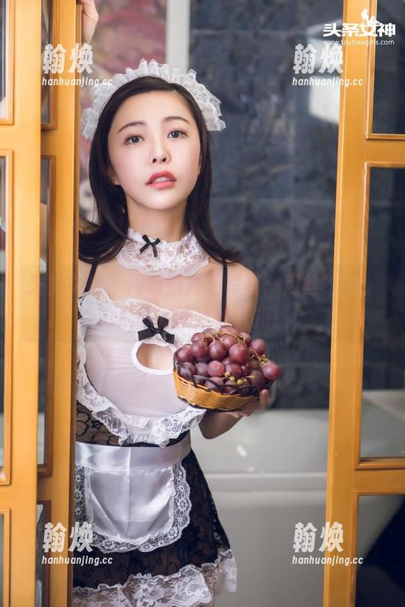 头条女神 - 何娇娇高清写真：肉丝？不，是心动的丝丝入扣！