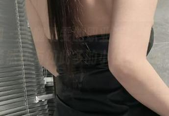 微密圈 - 跟随奶雯的职业装之旅，最新作品集竟然还有如此多的小惊喜，心跳加速！