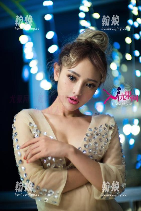 尤果网 - 红裙定制背后的毛COCO：她的图片让人想不断往下看！
