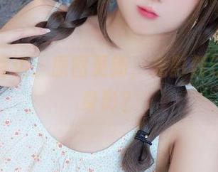 日奈娇海边：原图更新，光影舞动如她的身影？