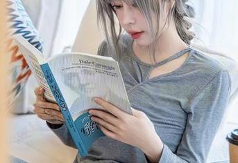 星颜社 - 看！梦心玥的白裙在线发光，高清摄影师可能是在用魔法！