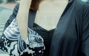 梦丝女神 - 从不同角度看乔儿的裸足,图库里的作品好有趣!
