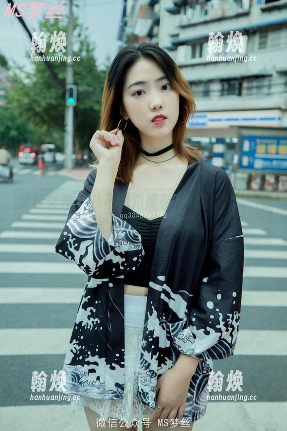 梦丝女神 - 从不同角度看乔儿的裸足，图库里的作品好有趣！