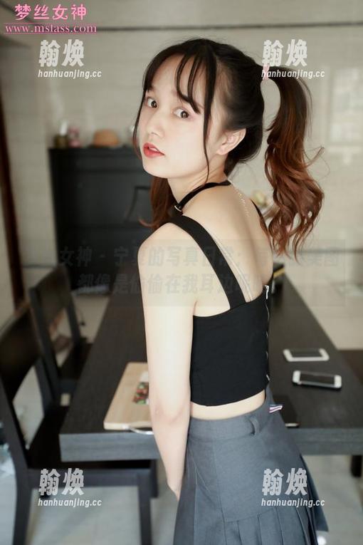 梦丝女神 - 宁夏的写真日常：每一张美图都像是偷偷在我耳边呢喃。