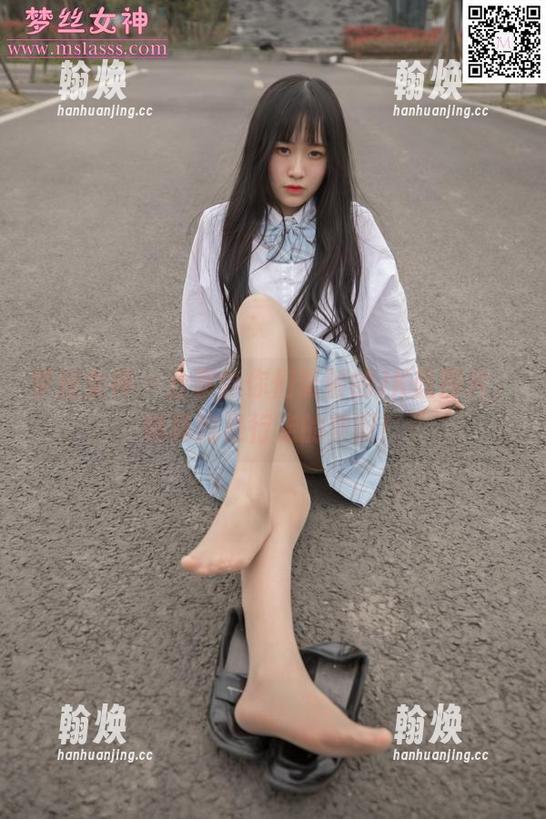 梦丝女神 - 分享给你们张馨的JK蓝图片，她真的是行走的梦啊！