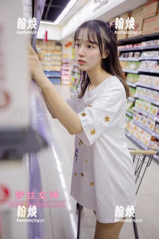 梦丝女神 - 玥玥体操服私拍：怎么可以一边跳跃一边打趣自己呢？