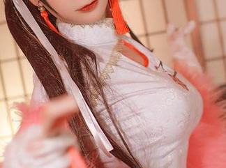 高清写真集，看看樱落酱w在碧蓝航线可畏礼服里的那些迷人瞬间！