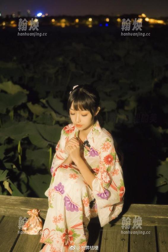 无脑爱上沧霁桔梗的写真，微博图里的美好真让人心动
