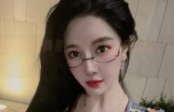 微密圈 - 最新写真里，猪小七的视图合集让人浮想联翩