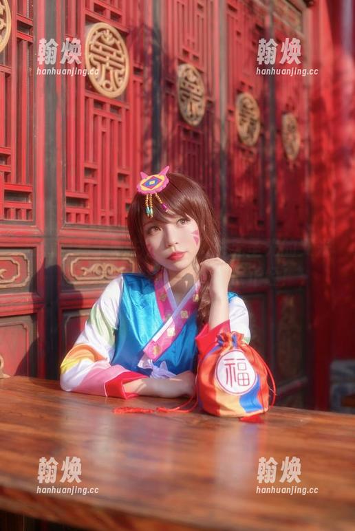 跟着白易子教主，一起了解无圣光的艾米莉娅作品，有点调皮但很正经！