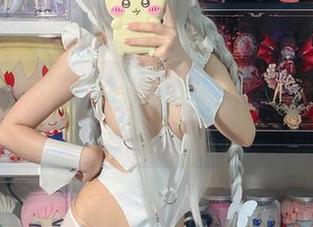 白栎Shirly的泳衣写真集更新,不得不说,这身材简直要反人类了!