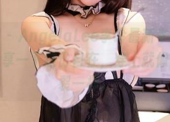 秀人网 - AngelaLee李玲最新牛仔裤写真，分享一下这份自在，穿上就像自信炸裂一样。