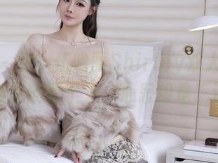 秀人网 - 看！伍晓丽Shirley双人合集：壁纸里的两个人，心思却是三道褶