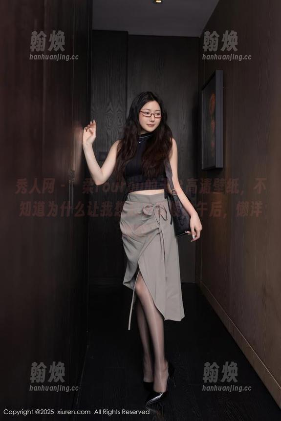 秀人网 - 媃柔rourou的天台高清壁纸，不知道为什么让我想起小时候的午后，懒洋洋的。