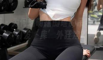 秀人网 - 为何瑶啊摇的瑶的吊带写真总能引发‘库’外狂欢？