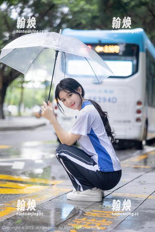 秀人网-西希白兔 秀人网 - 户外漫游:西希白兔的写真合集,连空气都变甜了!