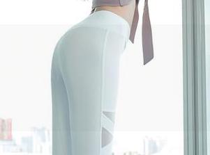 秀人网 - 陈雅漫VICKY的泳池冒险：写真合集中的阳光与泡沫，心情总是跟着水面晃动