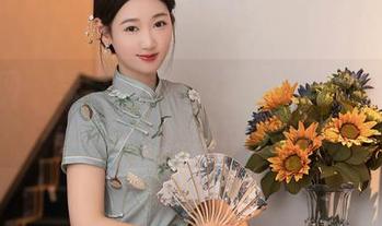 秀人网 - 探索原图,没那么圣光的雯大王susie与她的皮衣游戏