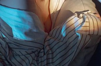 优香睡衣与纸悦Etsu_ko的爱情，照片中总有一些说不出的感觉