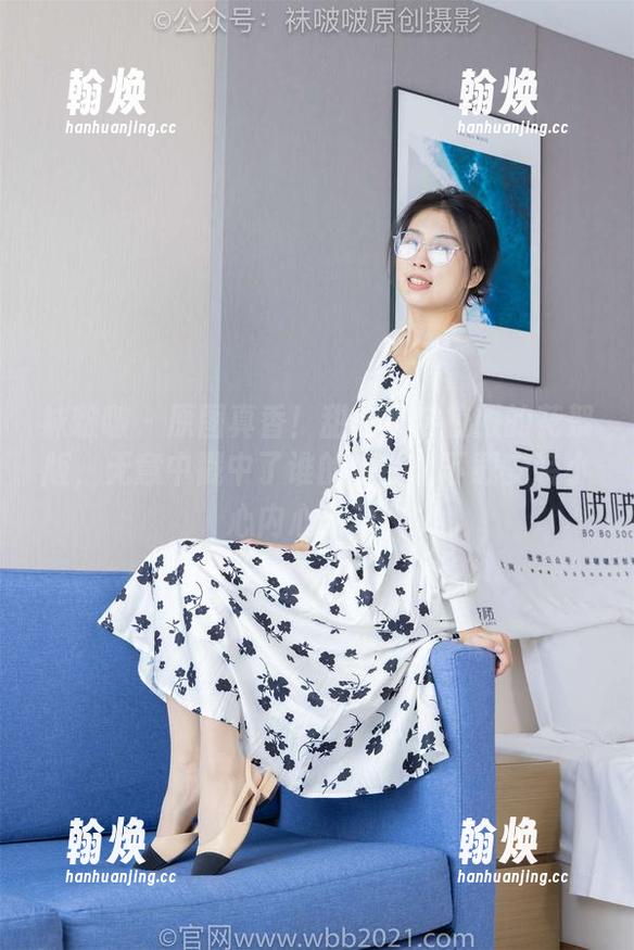 袜啵啵 - 原图真香！甜甜圈穿校服的花絮版，无意中戳中了谁的软肋，下载安装小心内心波动！