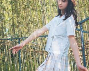 西瓜少女写真:JK双拼袜的魔力,下载之后是不是甜了?!