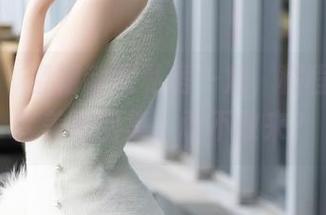 语画界 - 空姐制服私房一角,程程程的全套美照图集,敢不敢来?