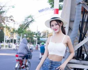 轰趴猫 - 艾小青的写真：看看这校园，谁说学习不能‘撩’？