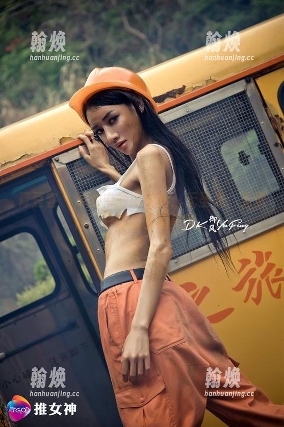 青豆客 - 泳池中的谭晓彤：无圣光、无庸俗，只剩优雅的美图。
